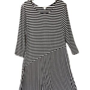 Cato Woman's Dress Size MEDIUM, Pullover, Black/White, Knee Length